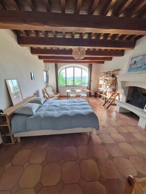 Room - Vrbo Property (Issirac)