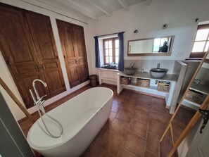 Bathroom - Vrbo Property (Issirac)