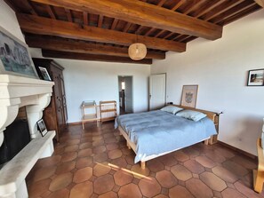 Room - Vrbo Property (Issirac)