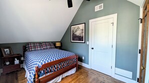 Room - Spacious & Stylish - Newly Renovated Downtown Saratoga Springs Home (Saratoga Springs)