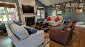 Living area - Spacious & Stylish - Newly Renovated Downtown Saratoga Springs Home (Saratoga Springs)