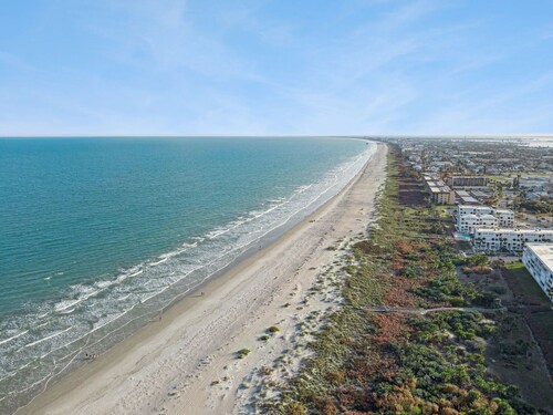 Fresh Abode on the Space Coast! Close to Shopping + Healthcare