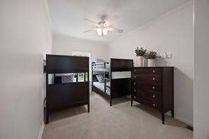 Room - 6-bedroom waterfront house on Lake Norman; Boat available (Lake Norman of Catawba)