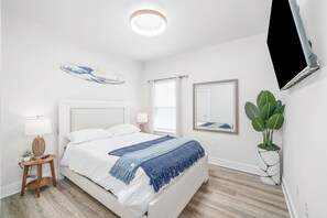 Bügeleisen/Bügelbrett, Reisekinderbett, kostenloses WLAN, Bettwäsche