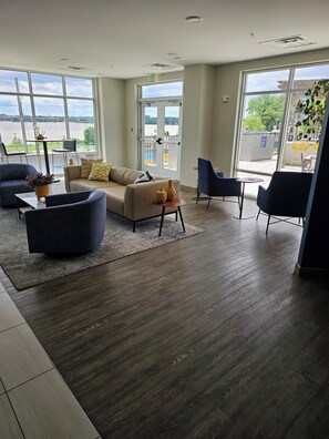 Living area - Simple But Sweet Stays 
Cozy 1-bedroom apartment w/ AC in enchanting Clarksville (Clarksville)