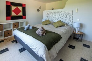 Iron/ironing board, WiFi, bed sheets - Vrbo Property (Saint-Jean-de-Maruéjols-et-Avéjan)