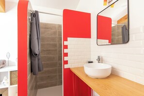Hair dryer, towels - Vrbo Property (Saint-Jean-de-Maruéjols-et-Avéjan)