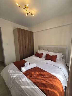 Room - CHIC GARDEN CITY 1BR|POOL,GYM,WIFI,NETFLIX, MALL (Nairobi)
