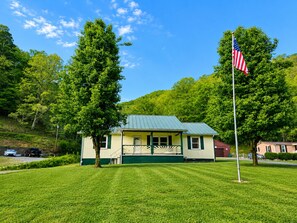 Exterior - PawPaw’s Retreat ATV/UTV/TrailerParking /Near Outlaw and Hatfield & McCoy Trails (Hernshaw)