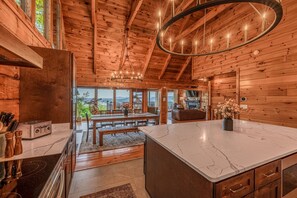 Interior - Luxury Lodge*Stunning Views*Prime Location*Arcade (Sevierville)