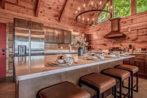 Fridge, microwave, oven, stovetop - Luxury Lodge*Stunning Views*Prime Location*Arcade (Sevierville)