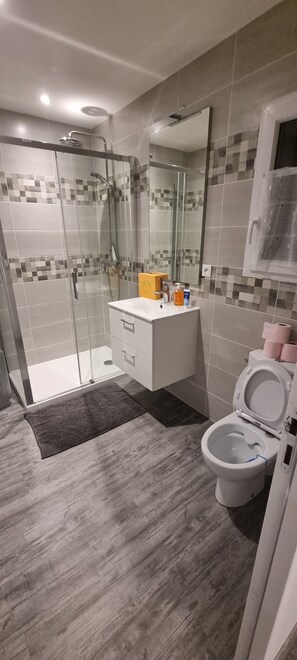 Bathroom - Central House (Tréguier)