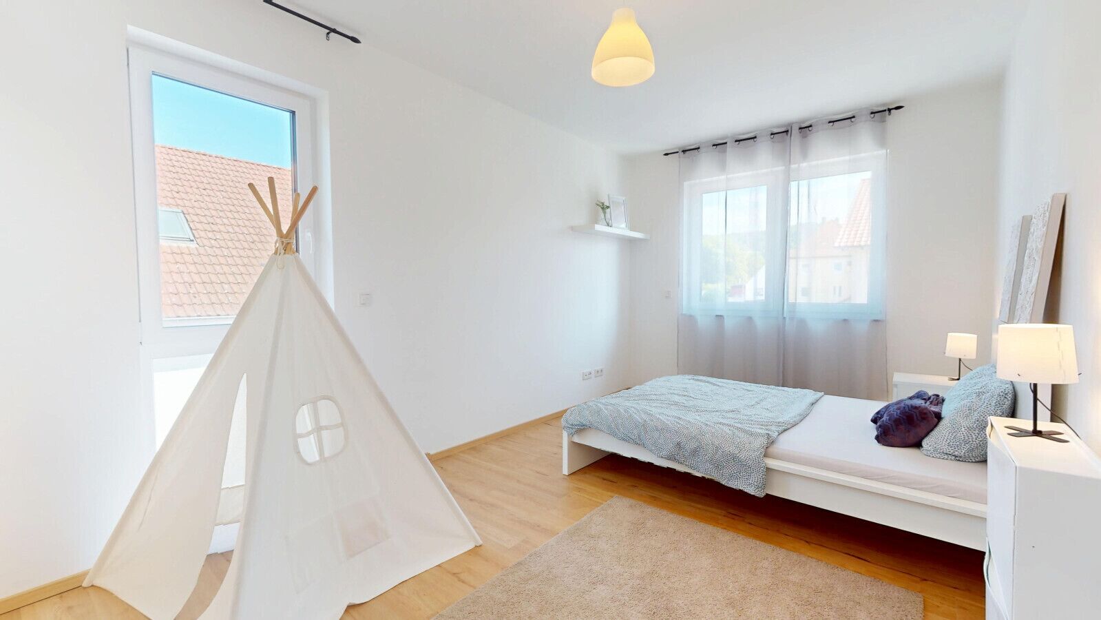 5 Schlafzimmer, Schreibtisch, Bügeleisen/Bügelbrett, Reisekinderbett