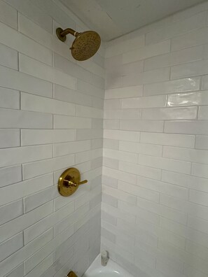 Bathroom - Lake Martin House On Water (Eclectic)