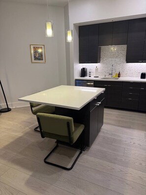 Interior - Sunshine Luxury Oasis | Gym, Parking (West Hollywood)
