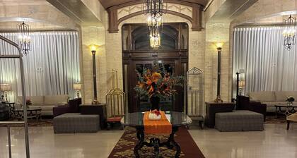 3.1 mi. to Lumen Field, World Cup; 1-bedroom hotel suites, sleeps 4 in Seattle
