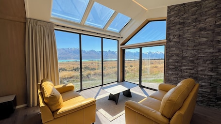 Grand Chalet, 3 Bedrooms, Lake View | Living area. Guide Hill Station Lodge