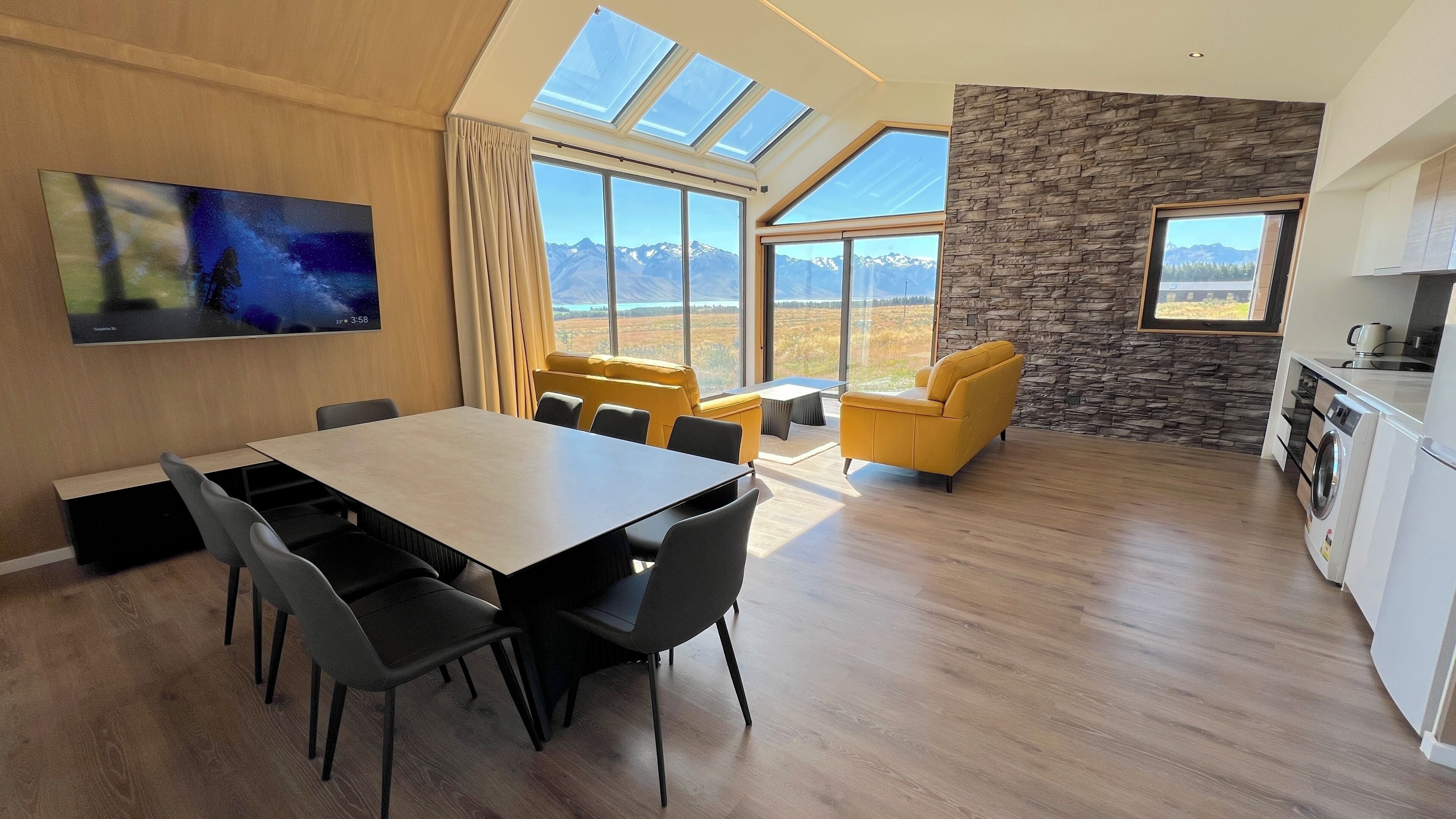 Grand Chalet, 3 Bedrooms, Lake View | Interior