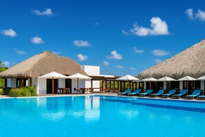 Pool - Spacious 2BR Cana Pearl Condo, King Bed, Pool & Golf Views (Punta Cana)