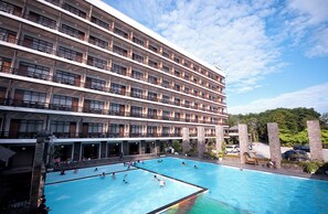 2 outdoor pools - Mesra International Hotel (Samarinda)