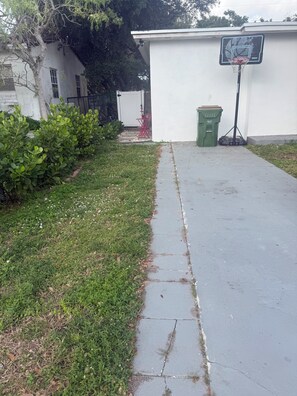 Property grounds - Space to Relax (North Miami)