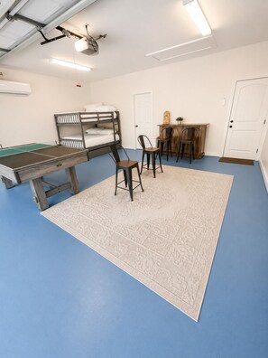 Room - 3 bedroom home with bonus game room near lake and golf at RayburnCountry (Brookeland)