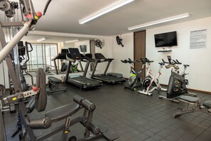 Fitness facility - Luxury High-Rise 2BR w/ Skyline View, AC, Pool, Gym & Prime Location (Medellín)