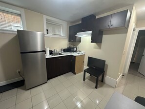 Private kitchen - Comfy and Quiet 1BR Suite (Vancouver)