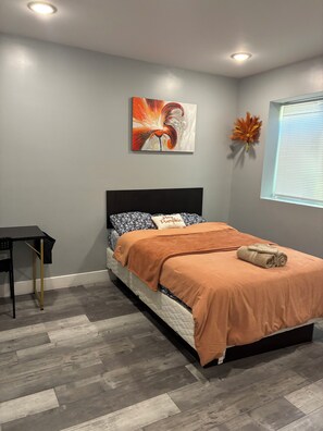 Iron/ironing board, WiFi, bed sheets - Welcoming 3-bedroom apartment with AC in vibrant Philadelphia (Philadelphia)