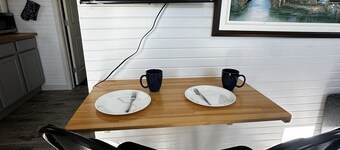 Cozy cottage River view, close to beaches and amenities.