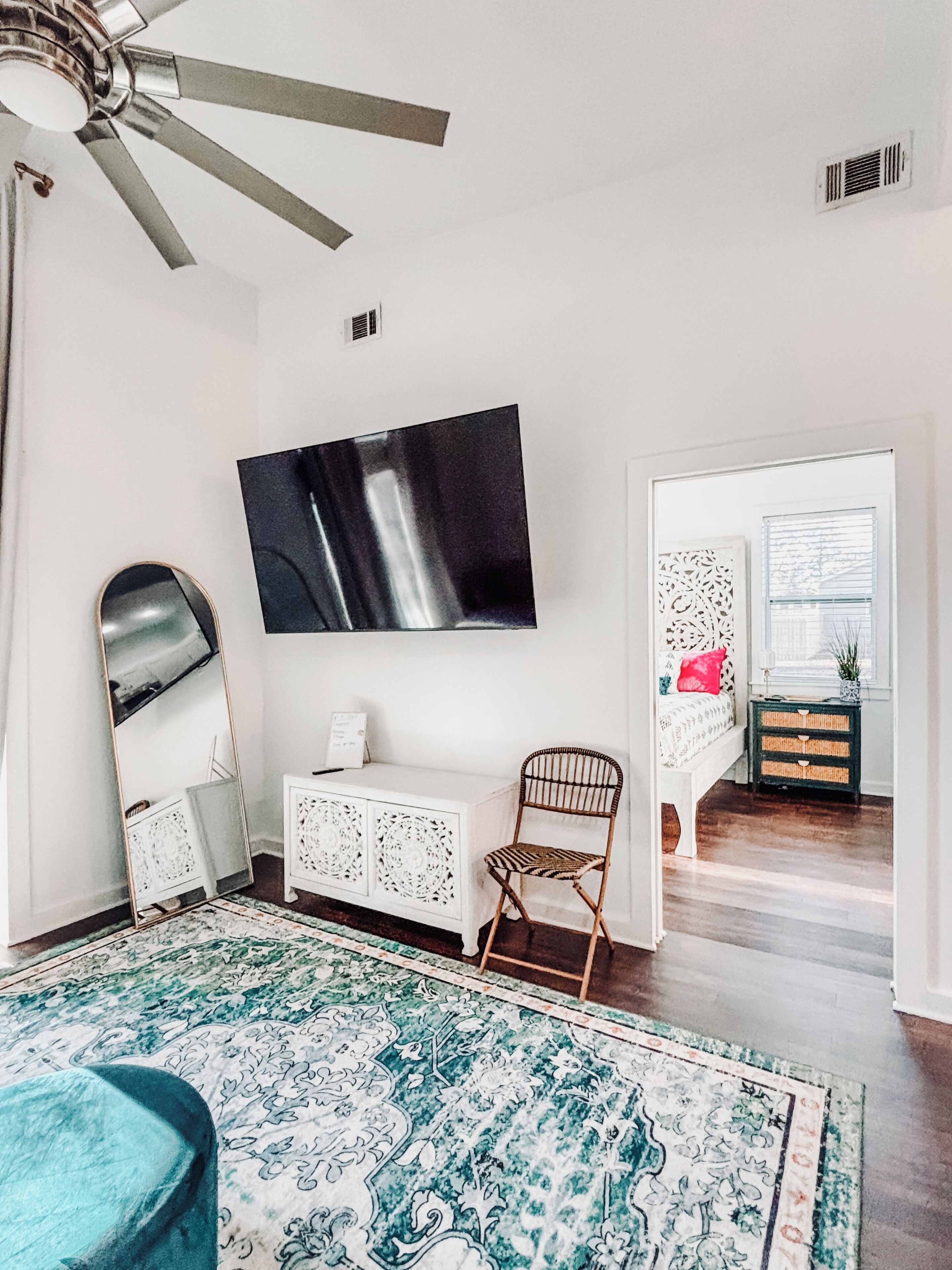 Iron/ironing board, WiFi, bed sheets
