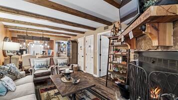 Smart TV, fireplace