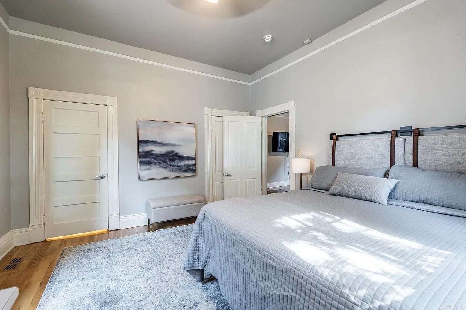 3 bedrooms, desk, iron/ironing board, travel cot