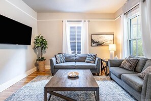 Living area - Capitol View 3-bedroom cottage with AC in Downtown Little Rock (Little Rock)