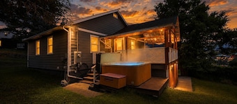 Eureka Sunrise Retreat | Hot Tub & Mountain Views
