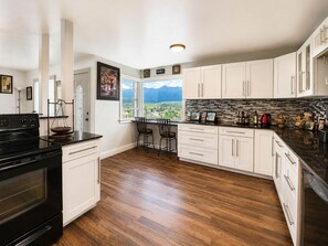 Coffee/tea maker, fridge, microwave, oven