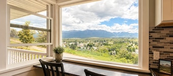 Eureka Sunrise Retreat | Hot Tub & Mountain Views