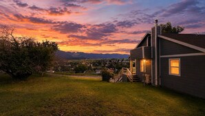 Unclassified image, 3 of 28, button - Eureka Sunrise Retreat | Hot Tub & Mountain Views (Eureka)