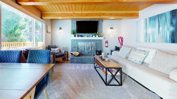 TV - Modern Lake Arrowhead Retreat | Fenced Yard & AC (Lake Arrowhead)