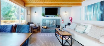 Modern Lake Arrowhead Retreat | Fenced Yard & AC