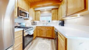 Coffee/tea maker, fridge, microwave, oven - Modern Lake Arrowhead Retreat | Fenced Yard & AC (Lake Arrowhead)