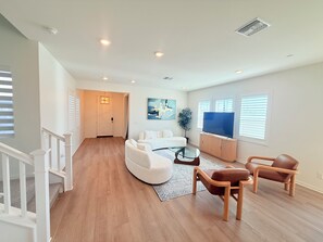 Living area - Modern 7BR/9 Beds/3 TVs/Near Airport/Sports Park (Ontario)