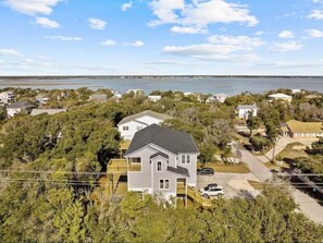 Exterior - Short walk to beach. Beautiful home with HOT TUB, bikes & wagon (Emerald Isle)
