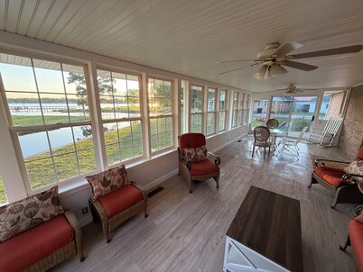 Spacious 4-bedroom house in marvelous Manning with AC and outdoor fireplace.