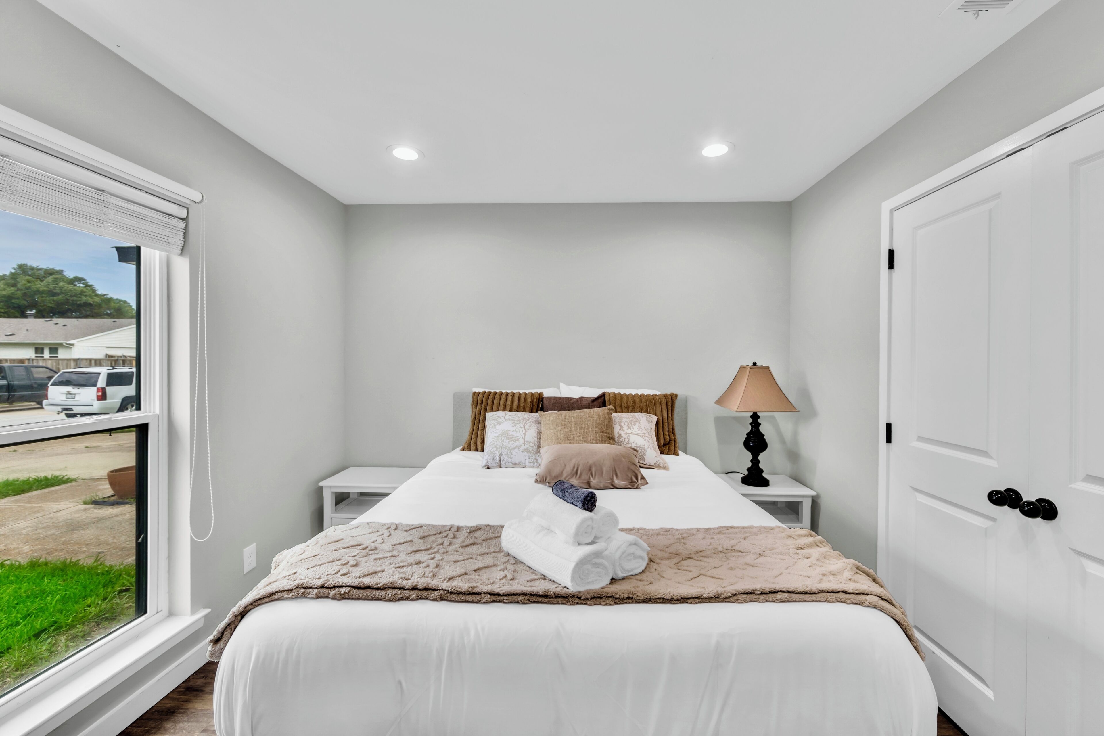 3 bedrooms, iron/ironing board, WiFi, bed sheets