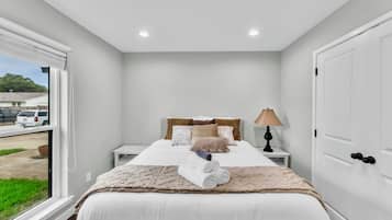 3 bedrooms, iron/ironing board, WiFi, bed sheets