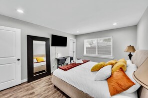 3 habitaciones, tabla de planchar con plancha, wifi y ropa de cama 