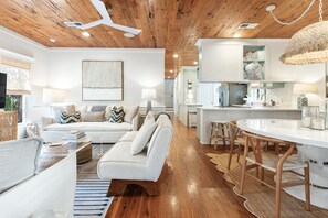 Living area - Fin and Tonic - 30a - Magnolia Cottages - 3 Bedroom - Heated Community Pool (Alys Beach)