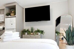 Iron/ironing board, WiFi, bed sheets