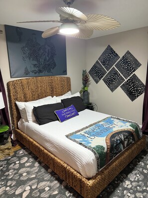 Room - Bagheera’s Hidy-hole Near HPU (High Point)